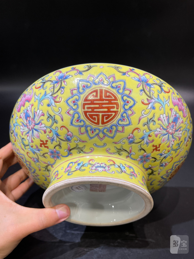 清嘉庆 黄地洋彩缠枝福寿纹大碗 - 图6